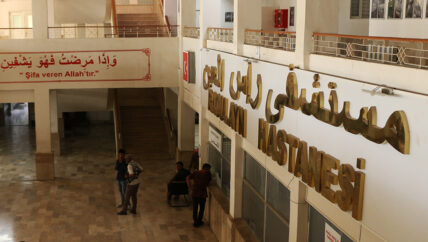 مرضى السرطان عالقون بين الحصار ونقص الرعاية في شمال شرق سوريا