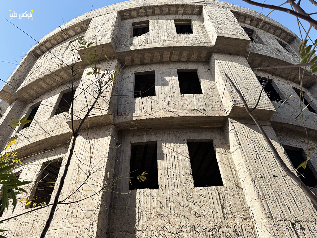 أحد مباني إذاعة حلب، حي الإذاعة، 2025.