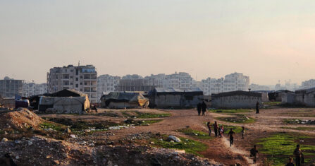 أكثر من عام على سقوط نظام الأسد.. معظم سكان الخيام لم يعودوا