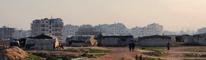 بلاغات إخلاء تُربك سكان مخيمات على أطراف إدلب