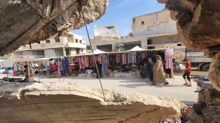 بازار الأحد في سراقب.. سوق على أنقاض مدينة تبحث عن حياة عادية