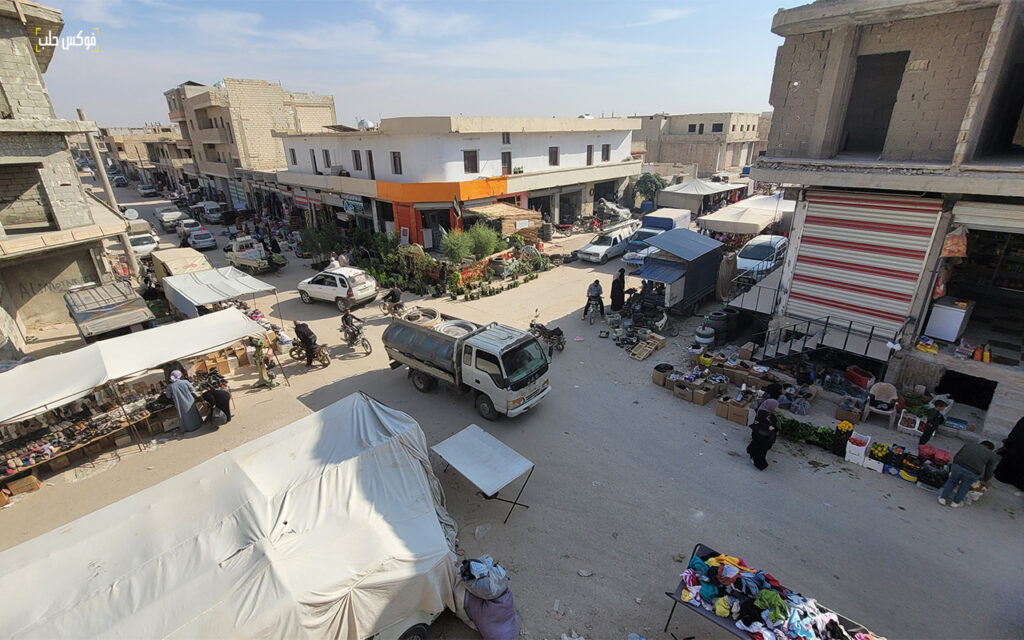 سوق الأحد في مدينة سراقب بريف إدلب، 2025.