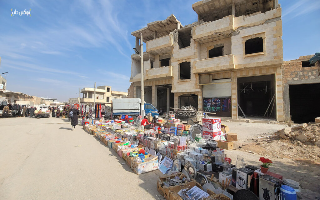 سوق الأحد في مدينة سراقب بريف إدلب، 2025.