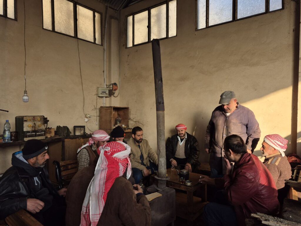 استراحة عمال ترميم ناعورة المأمورية، مدينة حماه، 2026.