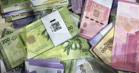 العمل بنظام الدعم الحكومي للخبز في إدلب يخلق تحديات تتعلق بالعملة والنوع