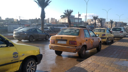 التكسي الصفراء في سوريا.. خدمة منهكة في مدن منهكة