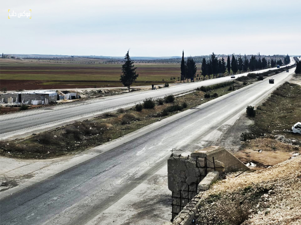 الاوتوستراد الدولي بالقرب من قرية العامودية في ريف حلب الجنوبي
