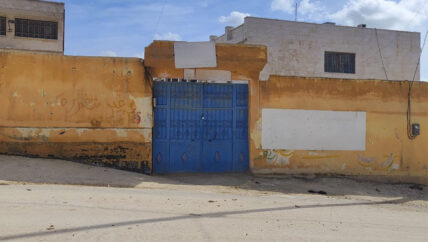 كسر عظم بين المعلمين والجهات الرسمية.. معلمون يواجهون السلطة بورقة التعليم