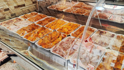 رمضان يقترب.. والفروج يبتعد عن موائد السوريين