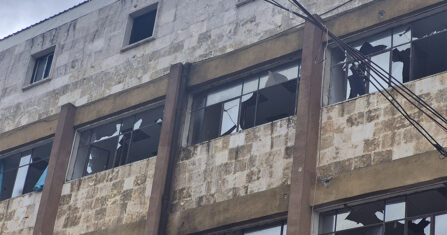 مشروع رياضي على أرض مستملكة في الدانا وإنذارات إخلاء تثير الجدل