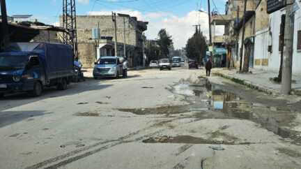 الحفر تستنزف وقت وجيوب سائقي سرافيس حي الهلك في حلب
