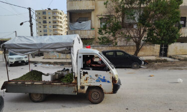 قرار جديد يضبط ضجيج مكبرات الصوت للباعة في إدلب