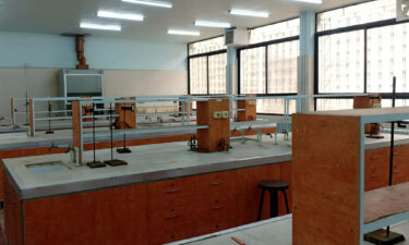 في جامعة حلب.. طلاب يدرسون التجربة، ولا يعيشونها