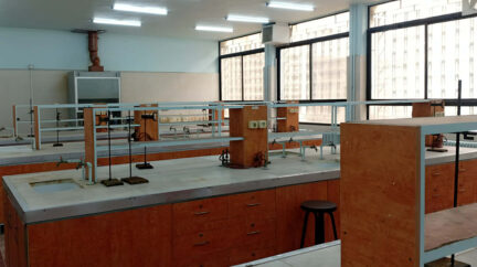 في جامعة حلب.. طلاب يدرسون التجربة، ولا يعيشونها