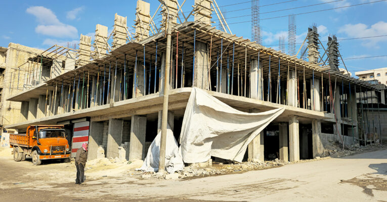 توسّع عمراني في عفرين.. مخالفات في البناء وتجاوزات على الأراضي الزراعية