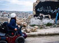شوارع لا تنصفهم.. ذوو الإعاقة محرومون من حقهم في تنقل آمن