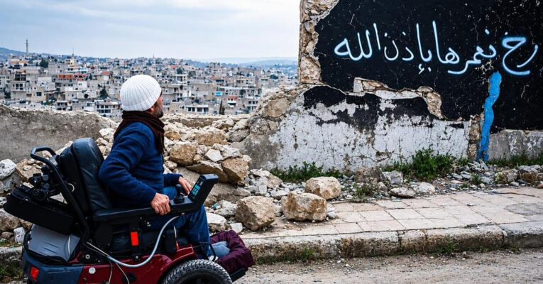 شوارع لا تنصفهم.. ذوو الإعاقة محرومون من حقهم في تنقل آمن
