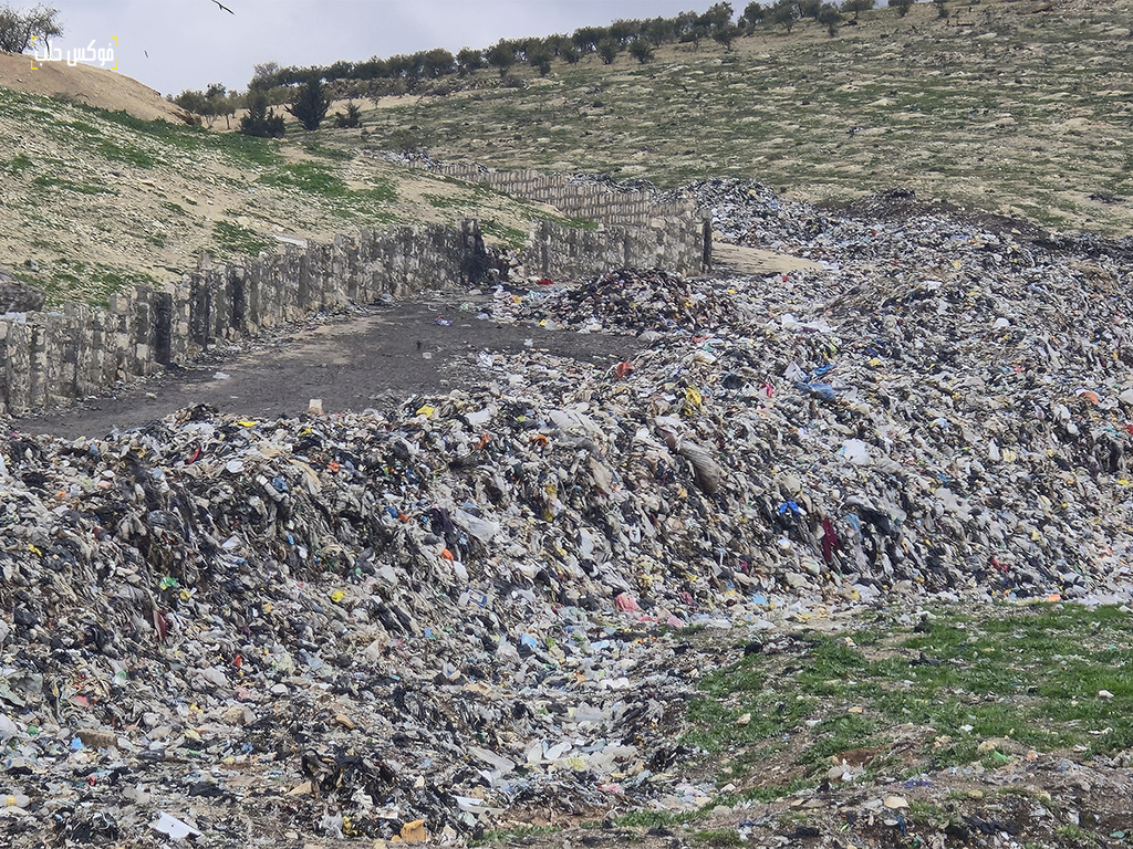 مكبّات قمامة عشوائية في محيط مدينة عفرين شمالي حلب 