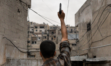 السلاح في حلب.. استخدام عشوائي وقوانين غير نافذة