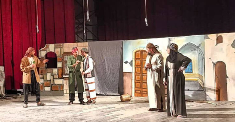 في مسرح إدلب.. نساء يستعدن مكانهن على الخشبة وخلف الكواليس