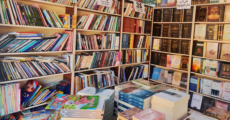 معرض إدلب للكتاب.. إقبال على الزيارة وضعف في حركة المبيعات