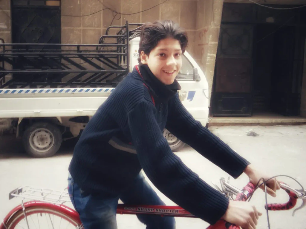 محمد نيسان على درّاجته بتاريخ 14 تشرين الثاني/ نوفمبر 2012 في حمورية