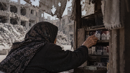 ضحايا بلا ممثلين.. من يحمل صوت الفلسطينين السوريين في مسار العدالة الانتقالية؟